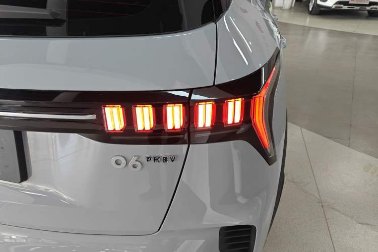 Used Lynk & Co 06 EM-P 2023 1.5T Remix PHEV Pro Exterior 3