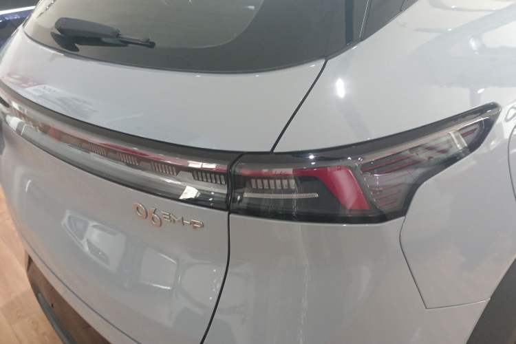 Used Lynk & Co 06 EM-P 2023 EM-P 56 Standard Range Pro Exterior 3