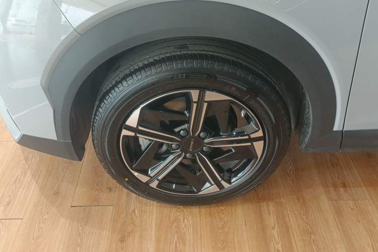 Used Lynk & Co 06 EM-P 2023 EM-P 56 Standard Range Pro Exterior 4