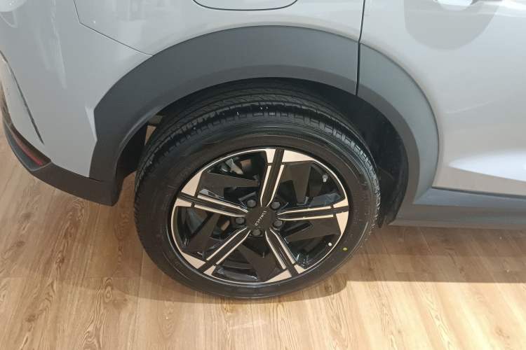 Used Lynk & Co 06 EM-P 2023 EM-P 56 Standard Range Pro Exterior 5
