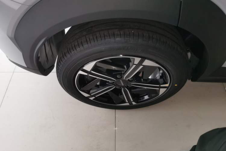 Used Lynk & Co 06 EM-P 2023 EM-P 56 Standard Range Pro Exterior 8