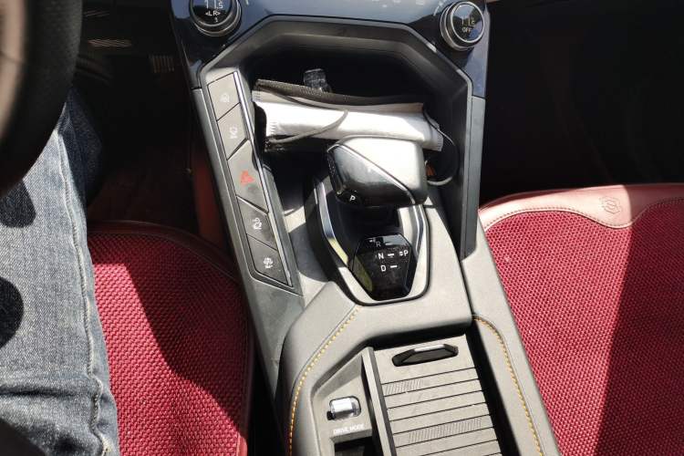 Used Lynk & Co 06 EM-P 2023 1.5T Remix PHEV Pro Gear Lever