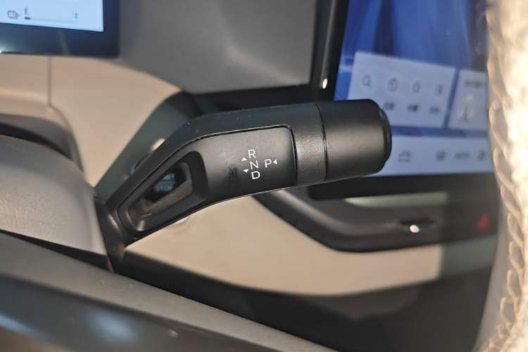 Used Lynk & Co 06 EM-P 2023 EM-P 126 Long-Range Pro Gear Lever