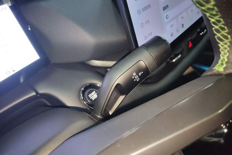 Used Lynk & Co 06 EM-P 2023 EM-P 126 Long-Range Halo Gear Lever