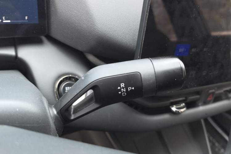 Used Lynk & Co 06 EM-P 2023 EM-P 126 Long-Range Halo Gear Lever