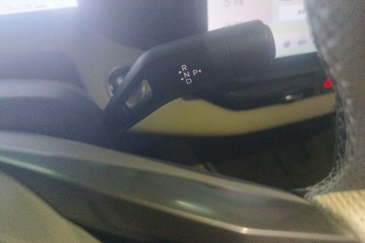 Used Lynk & Co 06 EM-P 2023 EM-P 126 Long-Range Pro Gear Lever