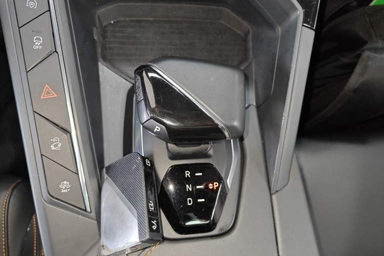 Used Lynk & Co 06 EM-P 2023 1.5T Remix PHEV Pro Gear Lever