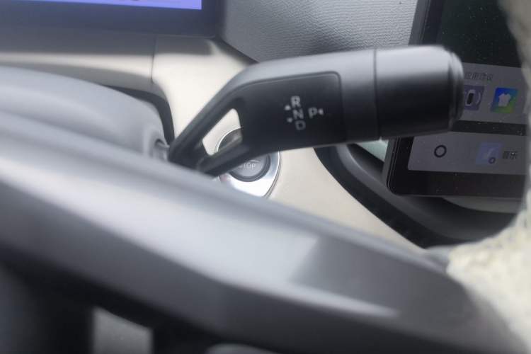 Used Lynk & Co 06 EM-P 2023 EM-P 126 Long-Range Pro Gear Lever