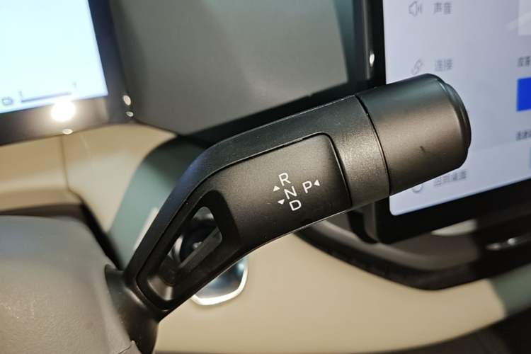 Used Lynk & Co 06 EM-P 2023 EM-P 56 Standard Range Pro Gear Lever