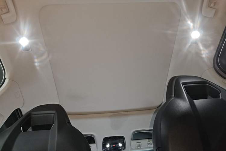Used Lynk & Co 06 EM-P 2023 EM-P 56 Standard Range Pro Headliner