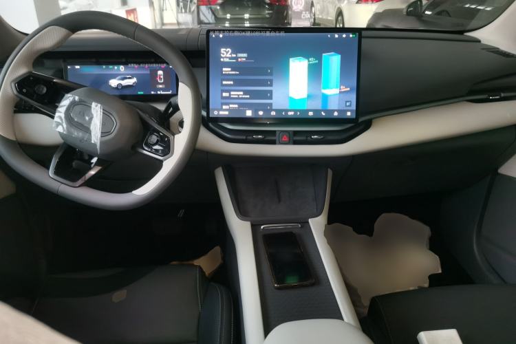 Used Lynk & Co 06 EM-P 2023 EM-P 56 Standard Range Pro Interior 2