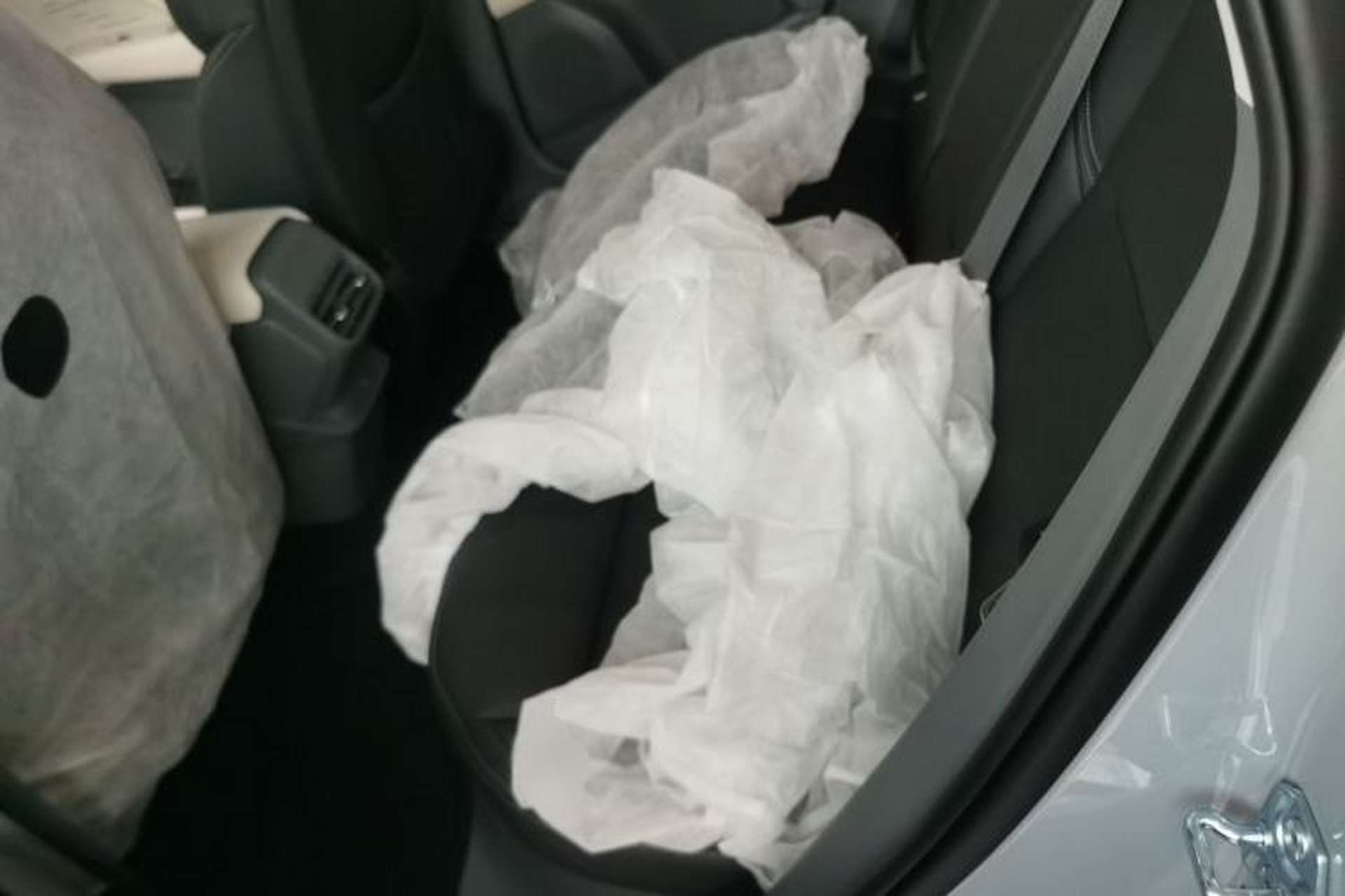 Used Lynk & Co 06 EM-P 2023 EM-P 56 Standard Range Pro Interior 4