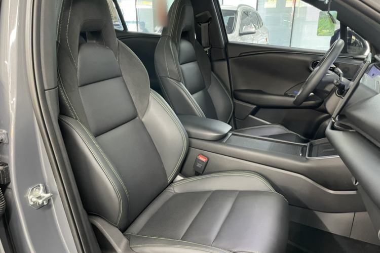 Used Lynk & Co 06 EM-P 2023 EM-P 126 Long-Range Halo Interior 5
