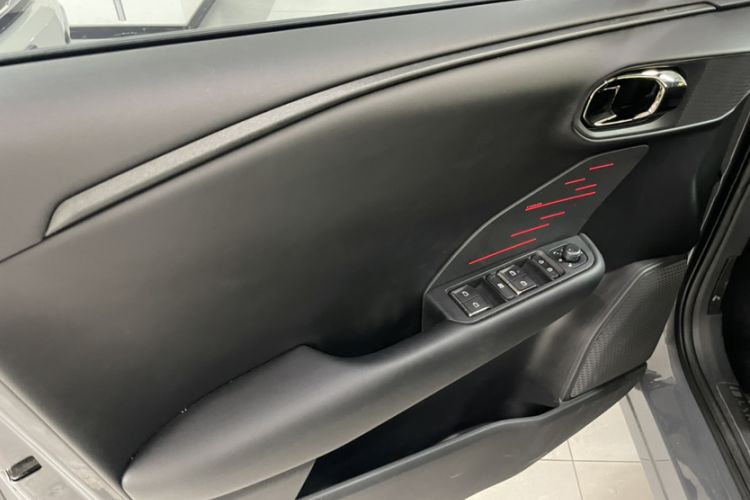 Used Lynk & Co 06 EM-P 2023 EM-P 126 Long-Range Halo Interior 6
