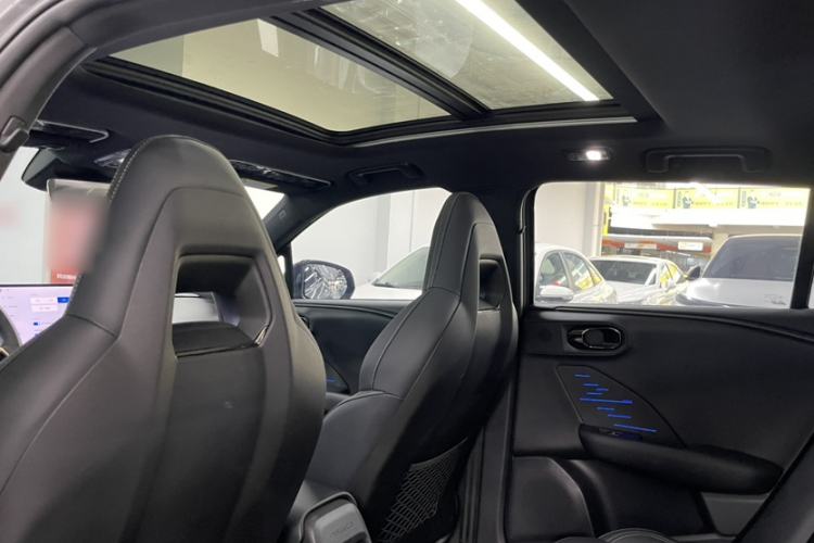 Used Lynk & Co 06 EM-P 2023 EM-P 126 Long-Range Halo Interior 8