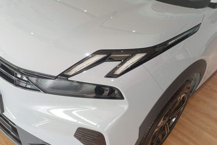 Used Lynk & Co 06 EM-P 2023 EM-P 56 Standard Range Pro Left Front Headlight