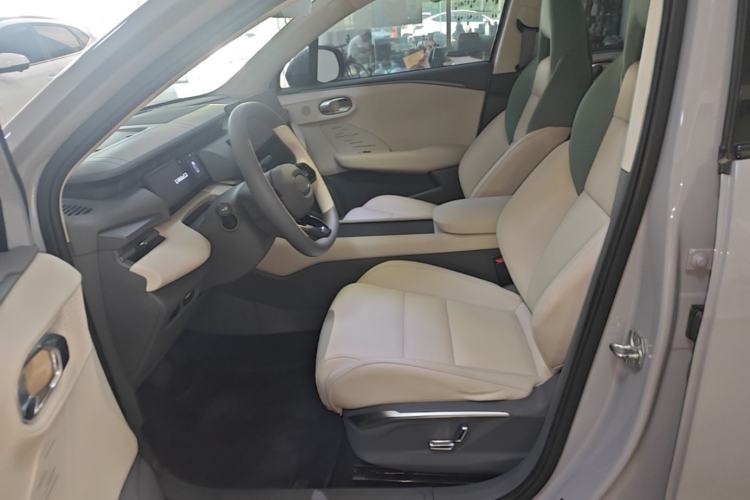Used Lynk & Co 06 EM-P 2023 EM-P 126 Long-Range Pro Left Front Seat