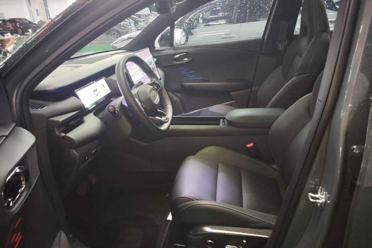 Used Lynk & Co 06 EM-P 2023 EM-P 126 Long-Range Halo Left Front Seat