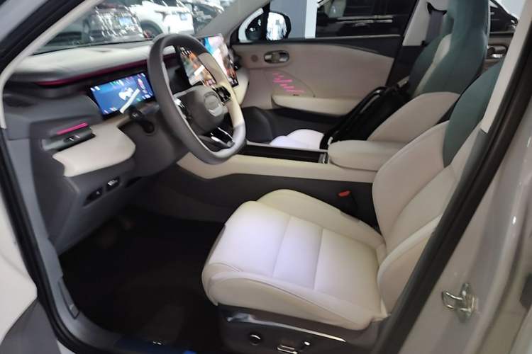 Used Lynk & Co 06 EM-P 2023 EM-P 126 Long-Range Halo Left Front Seat