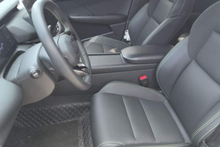 Used Lynk & Co 06 EM-P 2023 EM-P 126 Long-Range Halo Left Front Seat