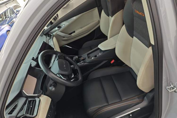 Used Lynk & Co 06 EM-P 2023 1.5T Remix PHEV Pro Left Front Seat