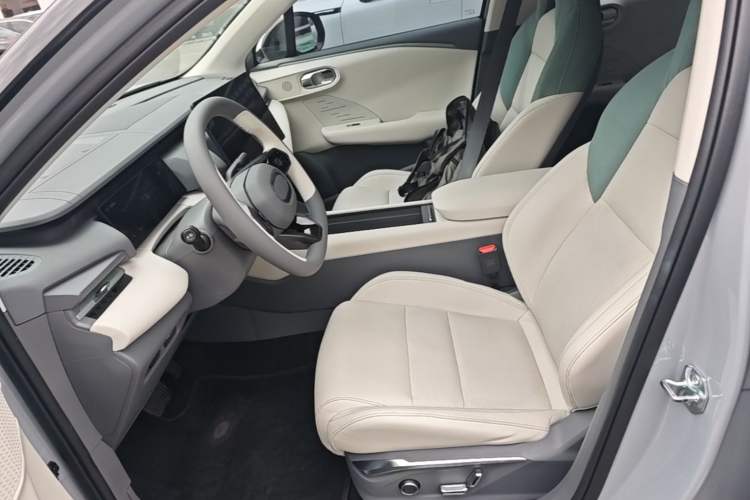 Used Lynk & Co 06 EM-P 2023 EM-P 126 Long-Range Halo Left Front Seat