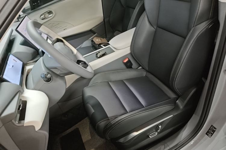 Used Lynk & Co 06 EM-P 2023 EM-P 56 Standard Range Pro Left Front Seat