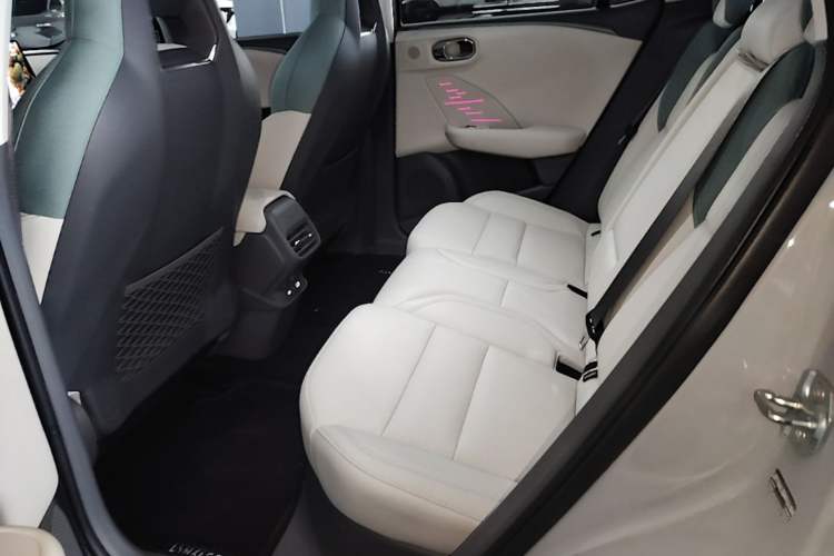 Used Lynk & Co 06 EM-P 2023 EM-P 126 Long-Range Halo Left Rear Seat