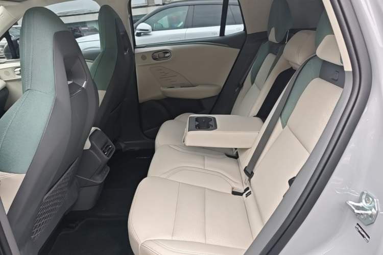 Used Lynk & Co 06 EM-P 2023 EM-P 126 Long-Range Halo Left Rear Seat