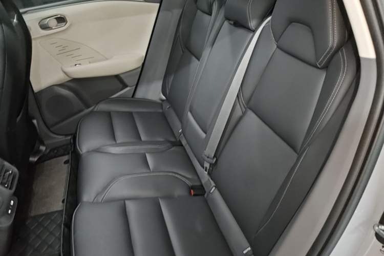 Used Lynk & Co 06 EM-P 2023 EM-P 56 Standard Range Pro Left Rear Seat