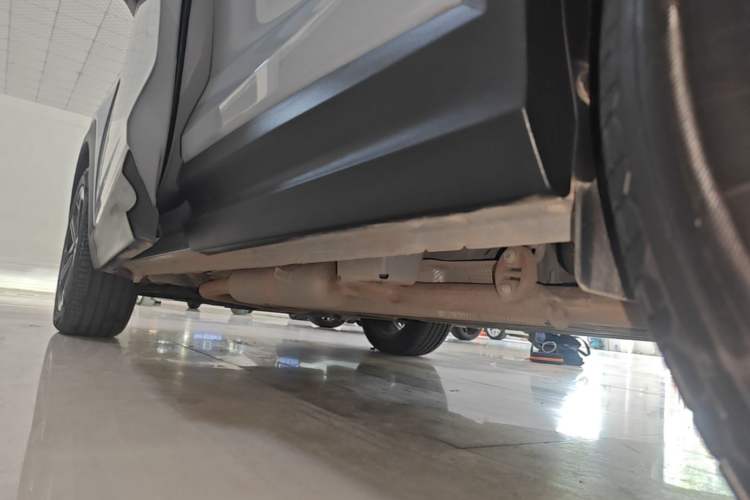 Used Lynk & Co 06 EM-P 2023 EM-P 126 Long-Range Pro Left Side Sill