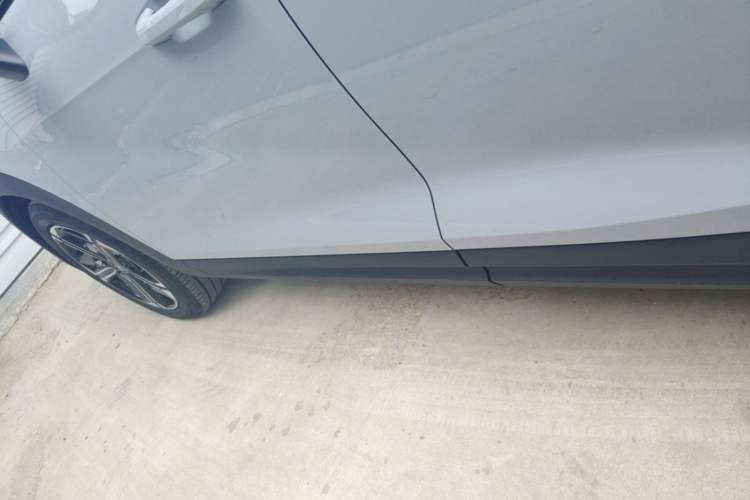 Used Lynk & Co 06 EM-P 2023 EM-P 126 Long-Range Pro Left Side Sill