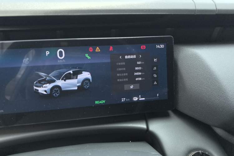 Used Lynk & Co 06 EM-P 2023 EM-P 126 Long-Range Halo Odometer Close Up
