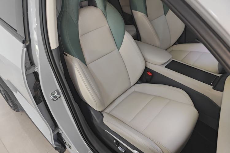 Used Lynk & Co 06 EM-P 2023 EM-P 126 Long-Range Pro Right Front Seat