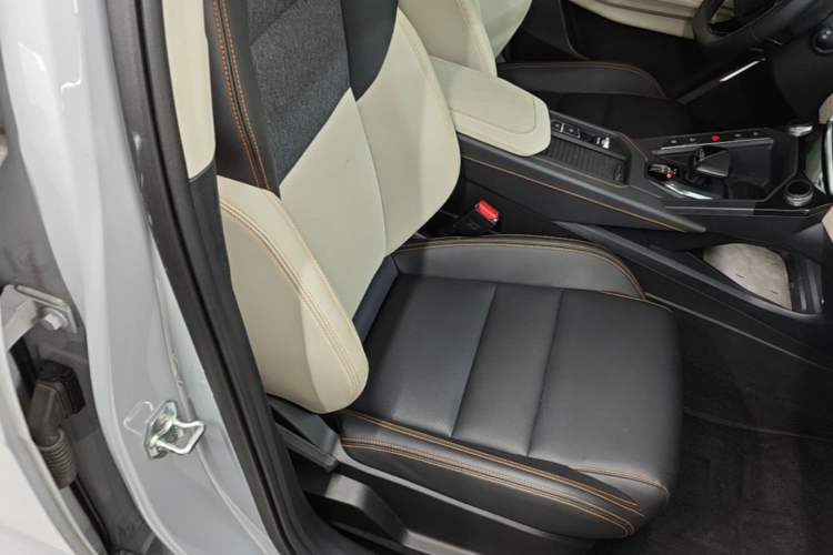 Used Lynk & Co 06 EM-P 2023 1.5T Remix PHEV Pro Right Front Seat