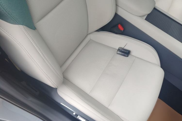 Used Lynk & Co 06 EM-P 2023 EM-P 126 Long-Range Pro Right Front Seat