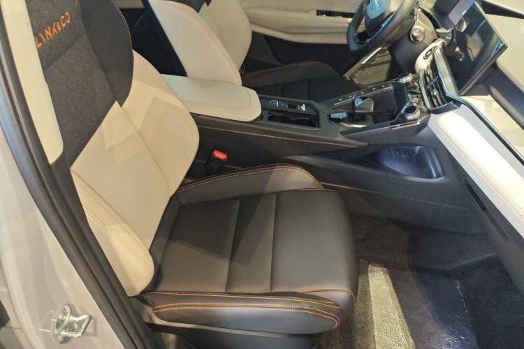 Used Lynk & Co 06 EM-P 2023 1.5T Remix PHEV Pro Right Front Seat