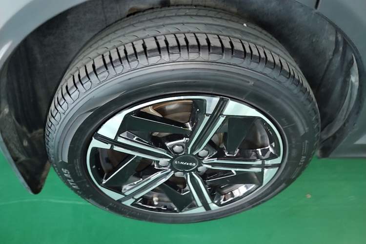 Used Lynk & Co 06 EM-P 2023 EM-P 126 Long-Range Halo Right Rear Wheel Hub