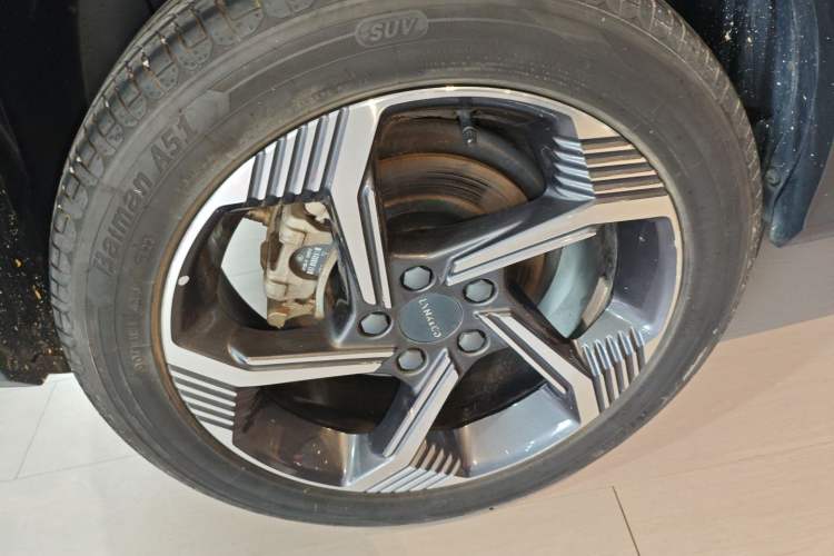 Used Lynk & Co 06 EM-P 2023 1.5T Remix PHEV Pro Right Rear Wheel Hub