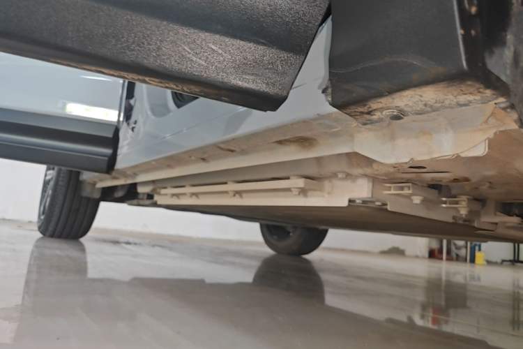 Used Lynk & Co 06 EM-P 2023 EM-P 126 Long-Range Pro Right Side Sill