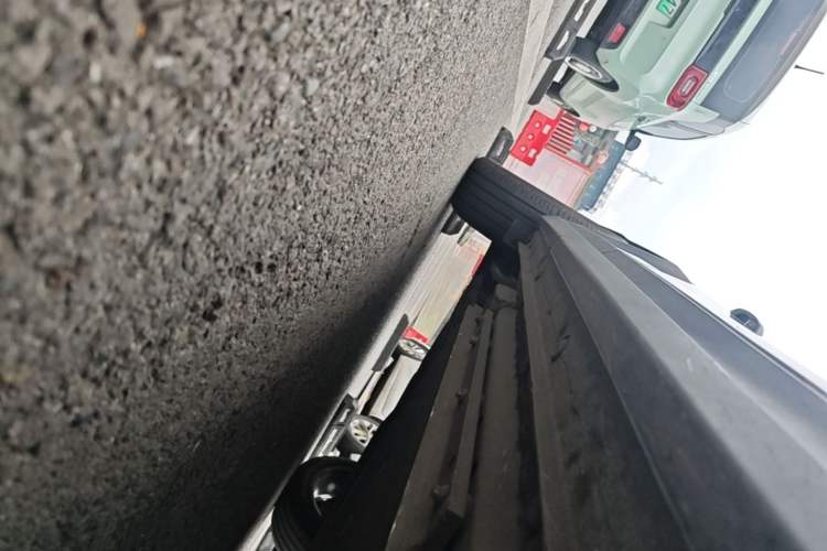 Used Lynk & Co 06 EM-P 2023 EM-P 126 Long-Range Halo Right Side Sill