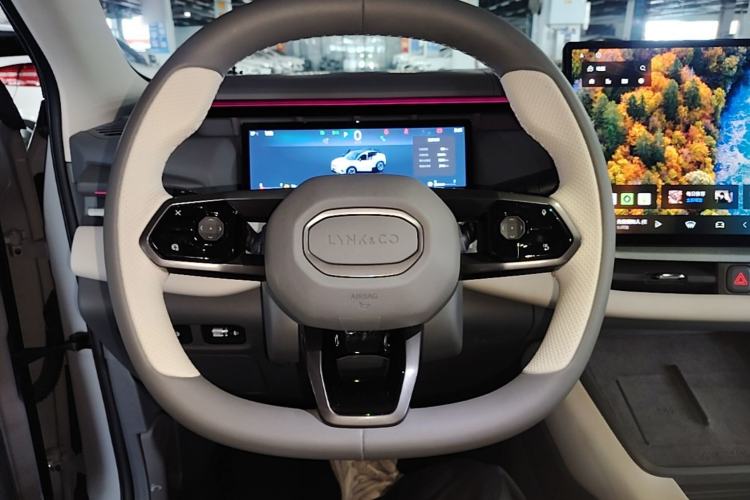 Used Lynk & Co 06 EM-P 2023 EM-P 126 Long-Range Halo Steering Wheel