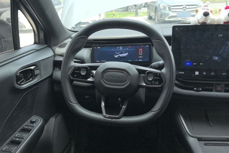 Used Lynk & Co 06 EM-P 2023 EM-P 126 Long-Range Halo Steering Wheel