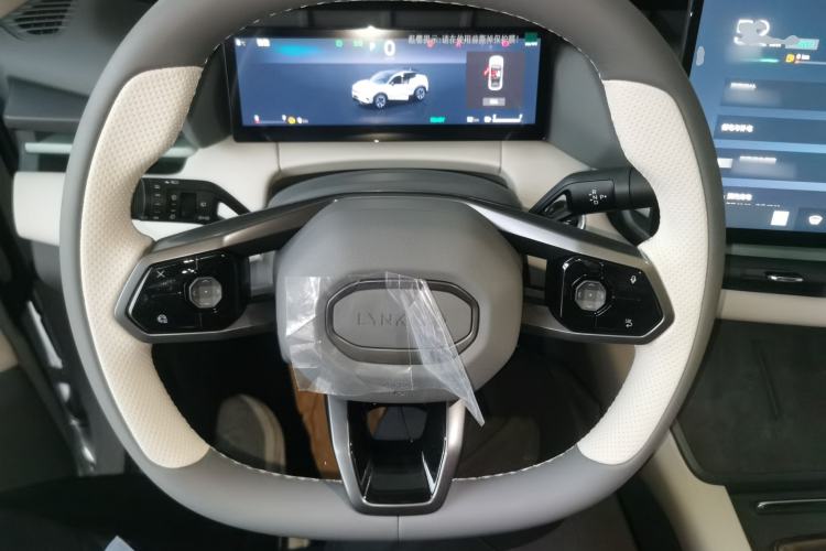 Used Lynk & Co 06 EM-P 2023 EM-P 56 Standard Range Pro Steering Wheel