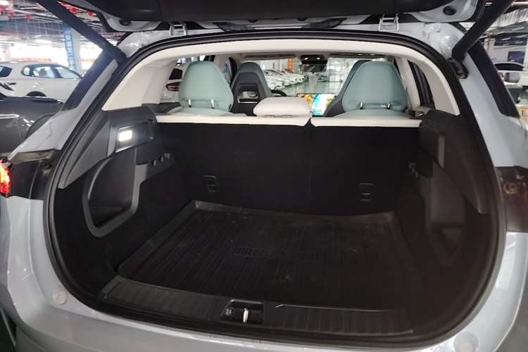 Used Lynk & Co 06 EM-P 2023 EM-P 126 Long-Range Halo Trunk