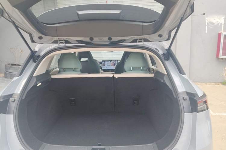 Used Lynk & Co 06 EM-P 2023 EM-P 126 Long-Range Pro Trunk
