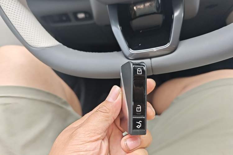 Used Lynk & Co 06 EM-P 2023 EM-P 126 Long-Range Halo Vehicle Key