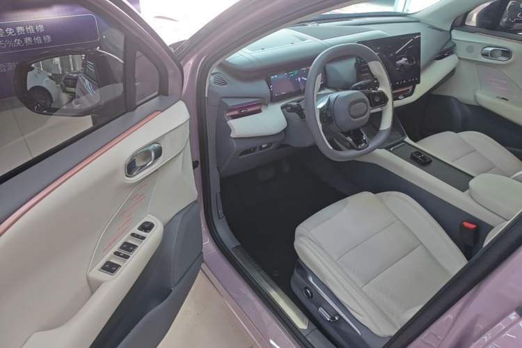 Used Lynk & Co 06 EM-P 2023 EM-P 126 Long-Range Halo Driver Seat