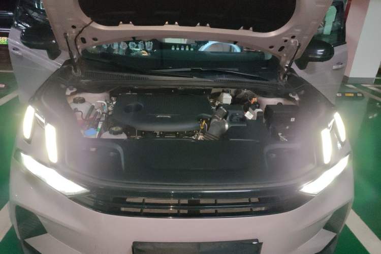 Used Lynk & Co 06 EM-P 2023 EM-P 126 Long-Range Halo Engine Bay