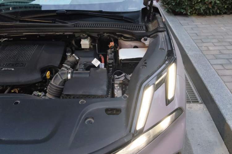 Used Lynk & Co 06 EM-P 2023 EM-P 126 Long-Range Halo Engine Bay Left